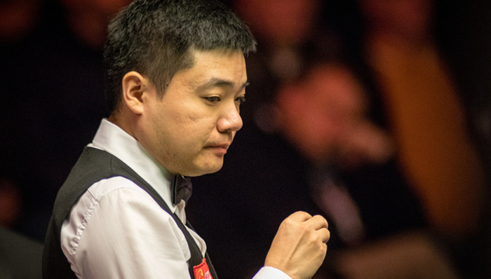 的背后却伴 的背后却伴