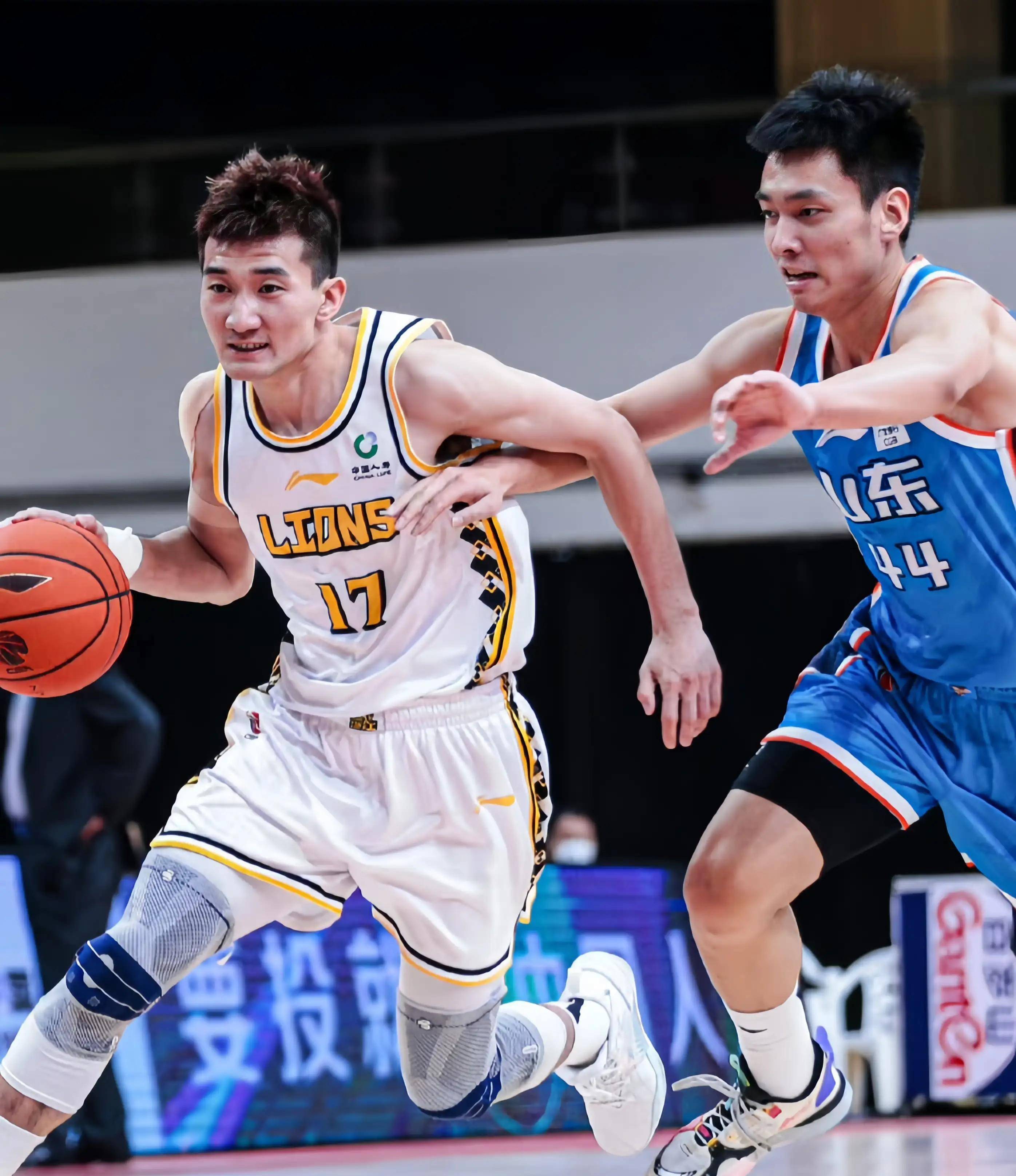 成更多负面 成更多负面